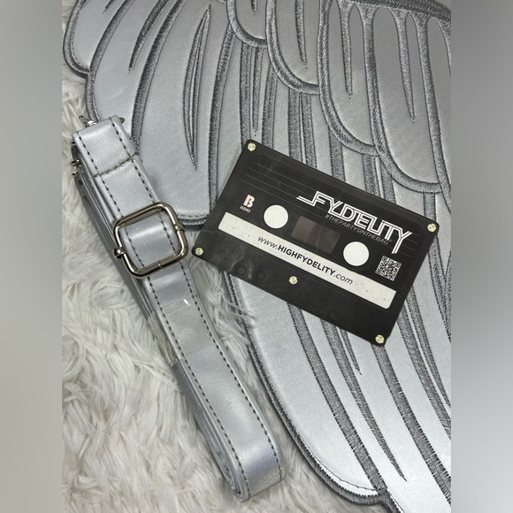 FYDELITY Quiver Holographic Angel Wing Sling Bag Purse Clutch Reflective Silver - Picture 8 of 13